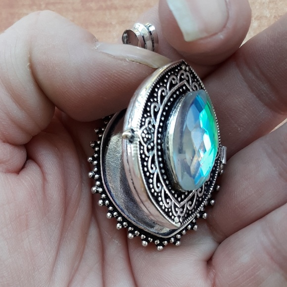 New Amazing Rainbow Topaz 925 Silver Poison Pendant. - Picture 6 of 8